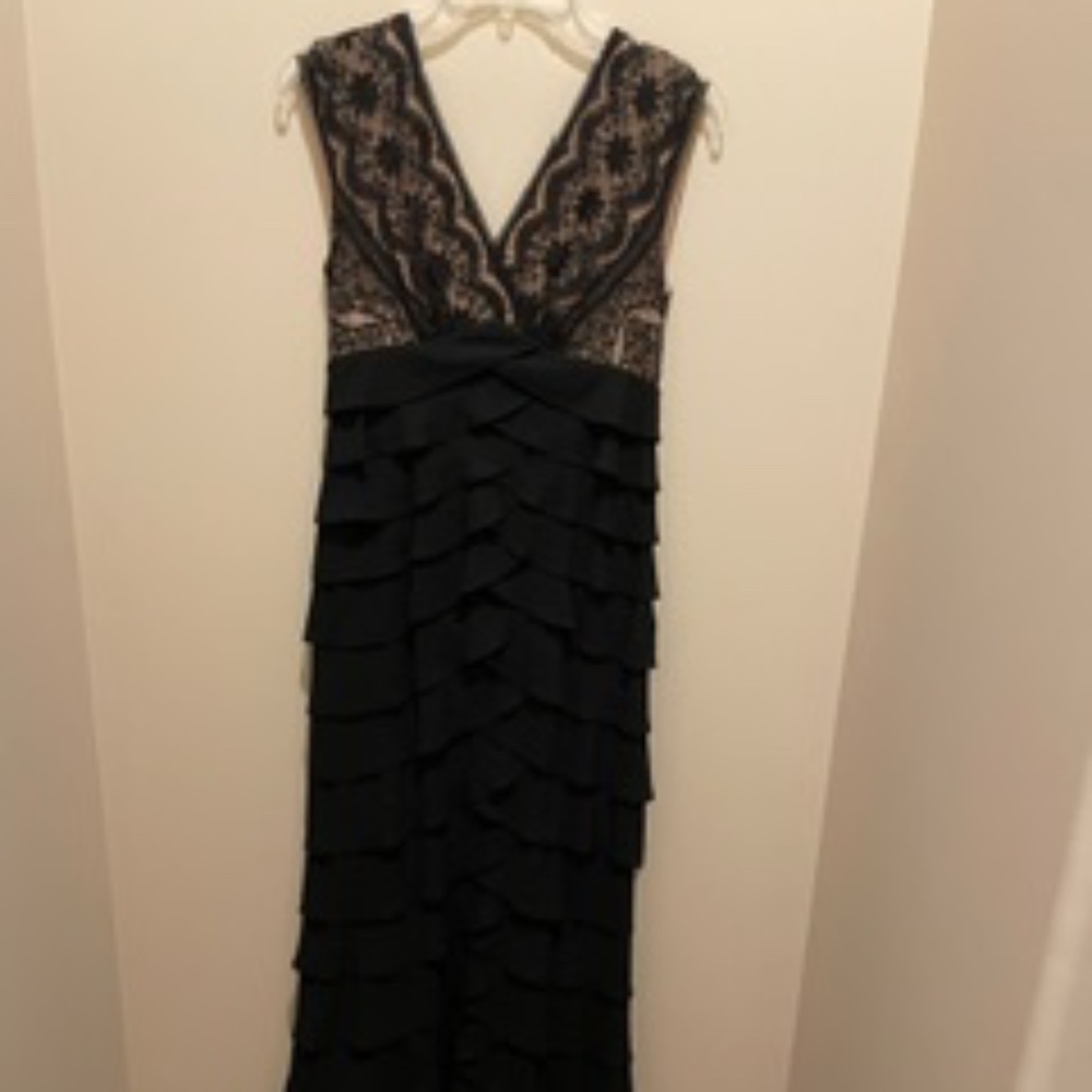 Adrianna Papell Black Lace V-Neck Layered Evening Dress